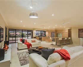 Serenity Shores At Vogue Holiday Homes - Local Tourism 2