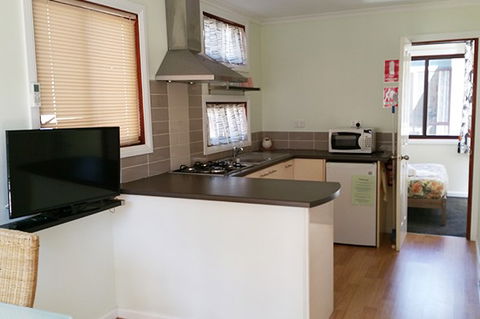 Halls Gap Gardens Caravan Park - Local Tourism 5