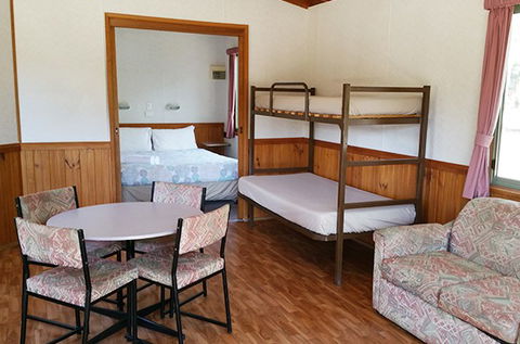 Halls Gap Gardens Caravan Park - Local Tourism 6