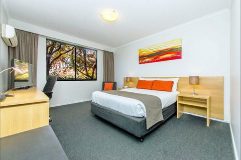 Alpha Canberra Hotel And Apartments - Bed n Breakfasts 3