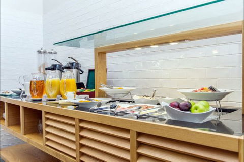 Alpha Canberra Hotel And Apartments - Bed n Breakfasts 6