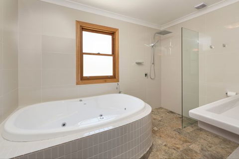 Elderslie House - Local Tourism 123