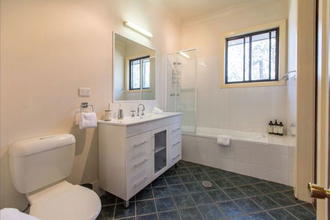 Elderslie House - Local Tourism 131