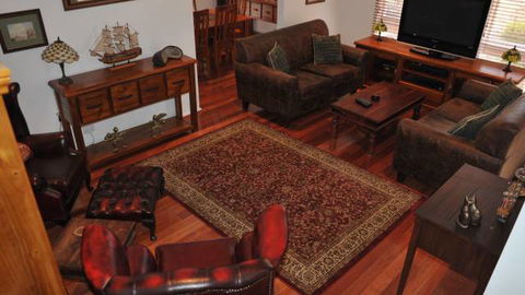The Pommy Tree Bed And Breakfast - Local Tourism 0