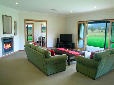 Elderslie House - Local Tourism 43