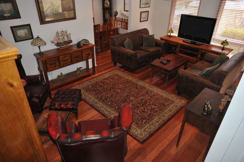 The Pommy Tree Bed And Breakfast - Local Tourism 1