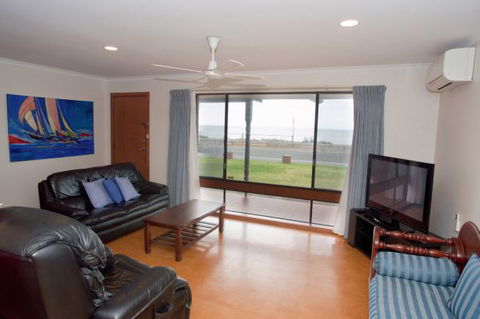 Coastal Cottage - Accommodation Australia 63