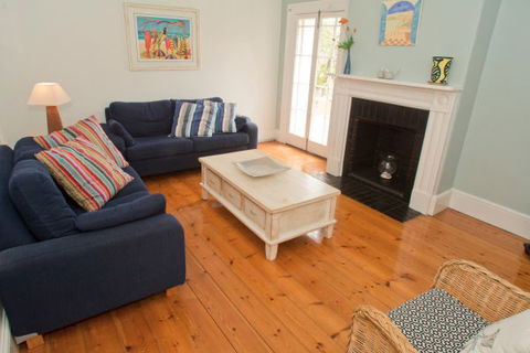 Coastal Cottage - Accommodation Australia 11