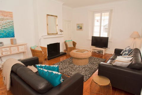 Coastal Cottage - Accommodation Australia 12