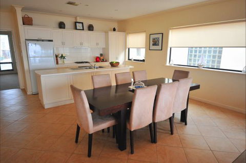Coastal Cottage - Accommodation Australia 50