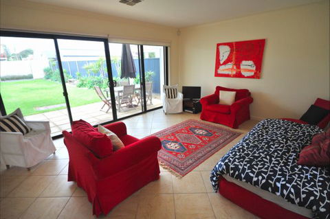 Coastal Cottage - Accommodation Australia 51
