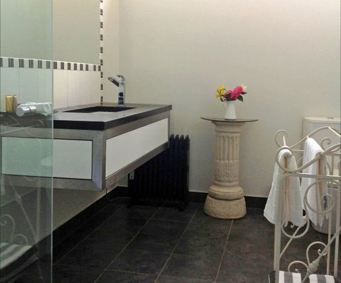 Pizzini's Vineyard Guesthouse - Local Tourism 3