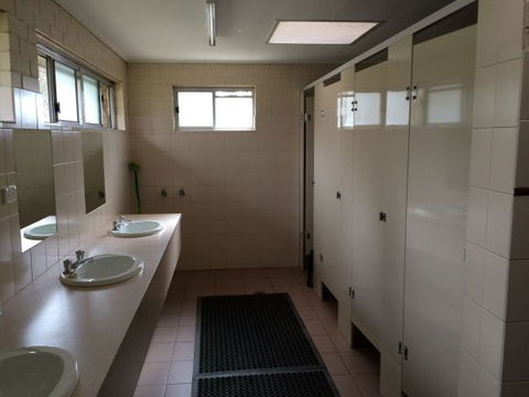 Ardern's Caravan Park, Myrtleford - Local Tourism 5