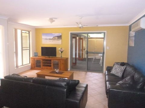 Beachside Way Dog Friendly Holiday House - Local Tourism 2