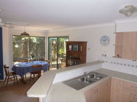 Beachside Way Dog Friendly Holiday House - Local Tourism 3