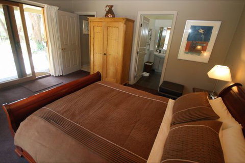 Mirkwood Forest Self-Contained Spa Cottages - Local Tourism 3