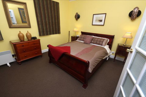 Mirkwood Forest Self-Contained Spa Cottages - Local Tourism 8