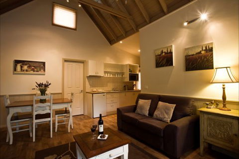 Autumn Abode Cottages - Local Tourism 7