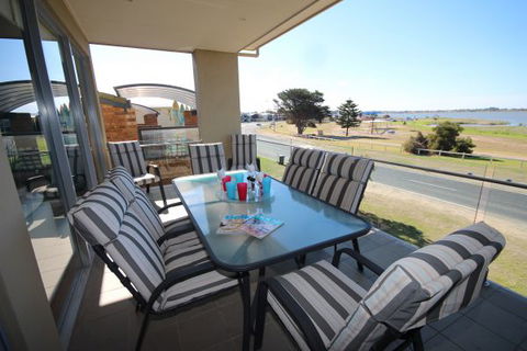 LJ Hooker Goolwa Holiday Rentals - 42 Underwood Avenue, Goolwa Beach - Accommodation Australia 1