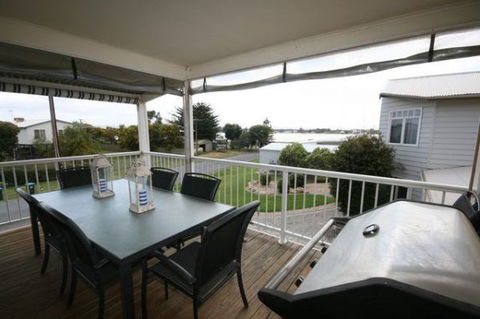 LJ Hooker Goolwa Holiday Rentals - 42 Underwood Avenue, Goolwa Beach - Accommodation Australia 6
