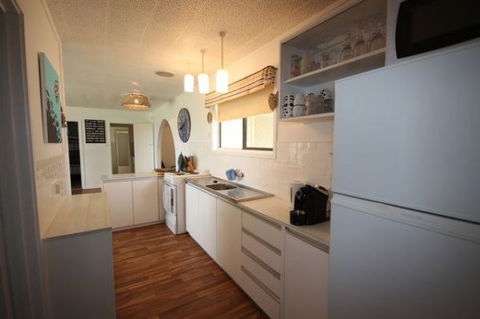 LJ Hooker Goolwa Holiday Rentals - 42 Underwood Avenue, Goolwa Beach - Accommodation Australia 11