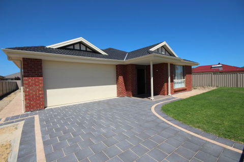 LJ Hooker Goolwa Holiday Rentals - 42 Underwood Avenue, Goolwa Beach - Accommodation Australia 16
