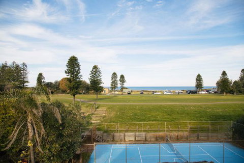 Reef Resort Apartments - Australia Shopping 3