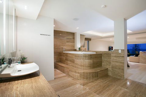Oceans 74 - An Elite Holiday Home - Australia Shopping 35