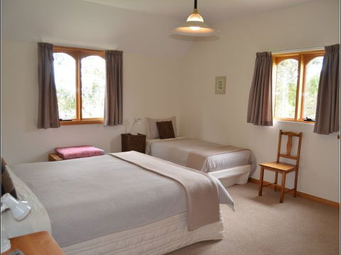 Herons Rise Vineyard Accommodation - Local Tourism 0