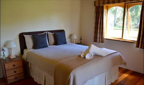 Herons Rise Vineyard Accommodation - Local Tourism 1
