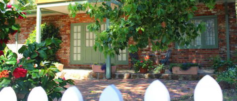 Kalamunda Carriages And Three Gums Cottage - Accommodation Australia 0