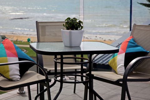 Penguin Beachfront Apartments - Accommodation Australia 6