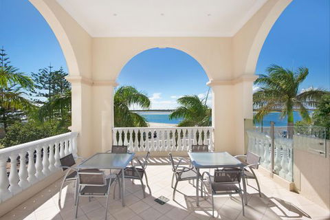 The Grand Apartments - Accommodation Australia 3