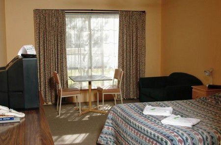 Bakery Park Motor Inn - Local Tourism 1