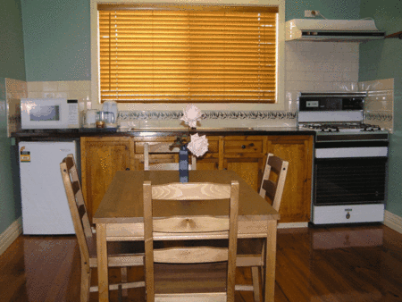 Charles Rasp Motor Inn And Cottages - Accommodation Australia 4