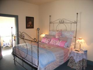 All Saints And Sinners Colonial B&B - Local Tourism 2