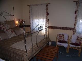 All Saints And Sinners Colonial B&B - Local Tourism 4