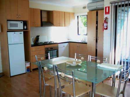 Davey Place Holiday Townhouses - Accommodation Australia 2
