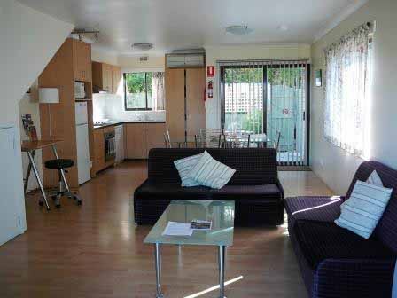 Davey Place Holiday Townhouses - Accommodation Australia 3