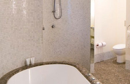 Beach Suites - Accommodation Australia 4