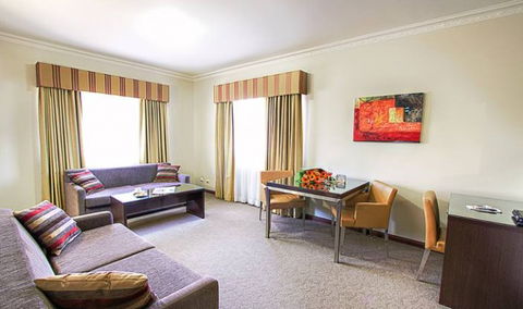 Governor Macquarie Motor Inn - Australia Shopping 1