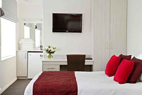 Governor Macquarie Motor Inn - Australia Shopping 2