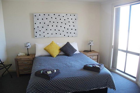 Cliff House Beachfront Villas - Accommodation Australia 0