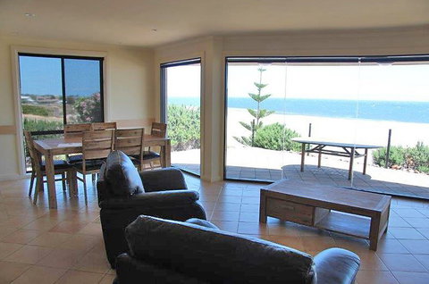 Cliff House Beachfront Villas - Accommodation Australia 1