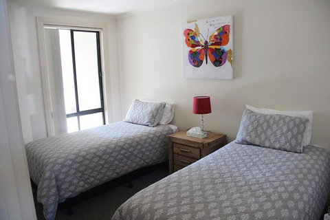 Cliff House Beachfront Villas - Accommodation Australia 3