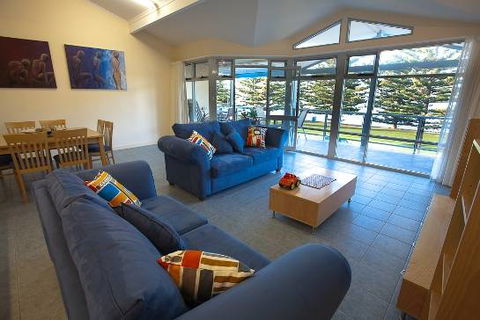 Port Lincoln Foreshore Apartments - Accommodation Australia 3