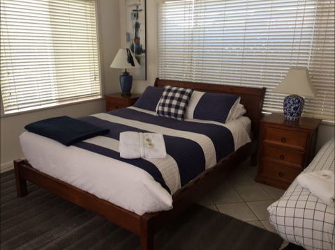 Apartments On-The-Park: March - Local Tourism 8