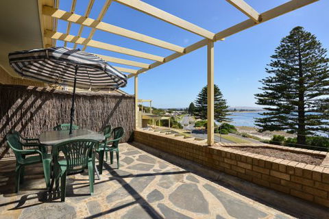 Breeze At The Bay - Accommodation Australia 0