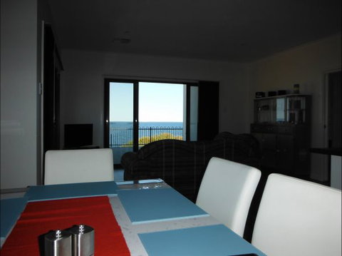 Coastal Getaway - Accommodation Australia 1