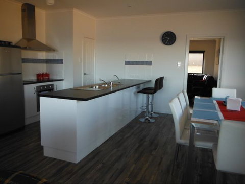 Coastal Getaway - Accommodation Australia 2